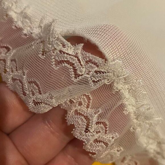 Vintage white slip w/ribbons & lace - Picture 3 of 7